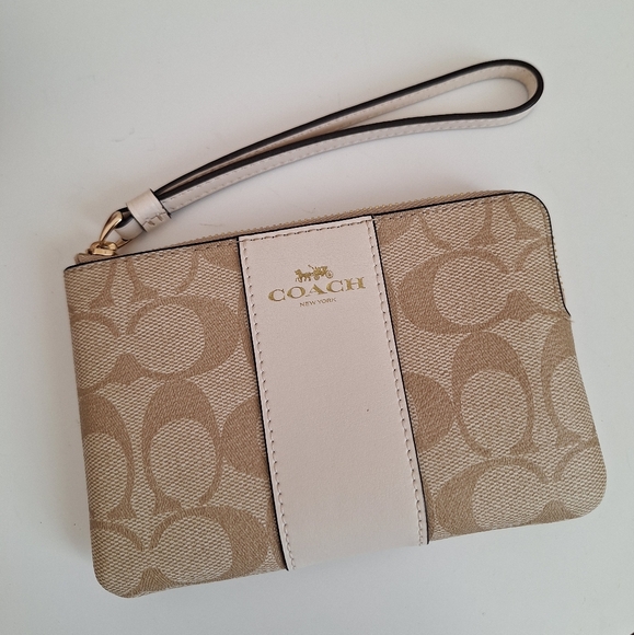 Coach Handbags - NWT COACH Corner Zip Wristlet Signature Canvas & Leather F58035 Khaki/Chalk $88